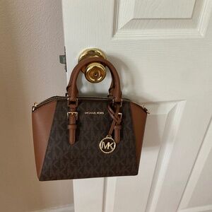 Ladies brand new and never used Michael Kors satchel